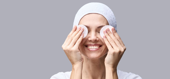  Best toner for oily skin – PnK Beauty’s Neroli Mist with Hyaluronic Acid & Aloe Vera for oil control and hydration.